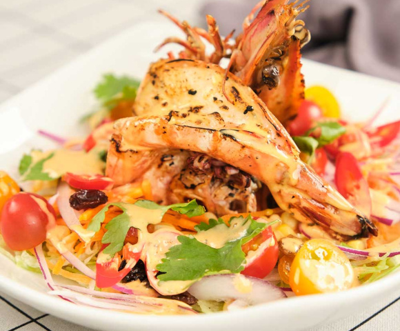 Giant Sea Tiger Prawn Garden Salad with Creamy Spices Dressing