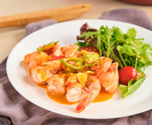 Poached Prawn with Spicy Lime Sauce
